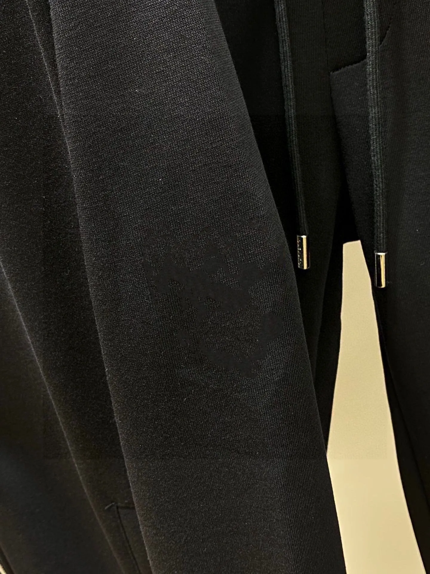 🅿️460 brand [LV Louis Vuitton] (velvet and thickened) 2025 spring new product, celebrities’ favorite fashion-flavored casual suit, clean and neat tailoring, full of urban style. It is made of high-quality customized fabrics, with excellent thermal insulation effect inside, soft and dry feel, and a crisp and stylish upper body effect. The three-dimensional cutting process and the pattern are all of high standards, and the silhouette version has the right benefits! It is not tight at all, and you feel good when you wear it. So many top-quality raw materials create high-end products with unparalleled value. It is the first choice for high-end fashion people. (Size: M-4XL can wear up to 200 pounds)
